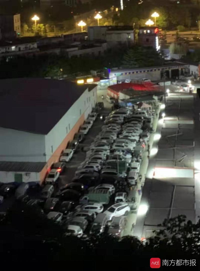 暗访假鞋鬼市,暗访30元假鞋鬼市