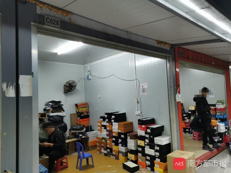 暗访假鞋鬼市,暗访30元假鞋鬼市