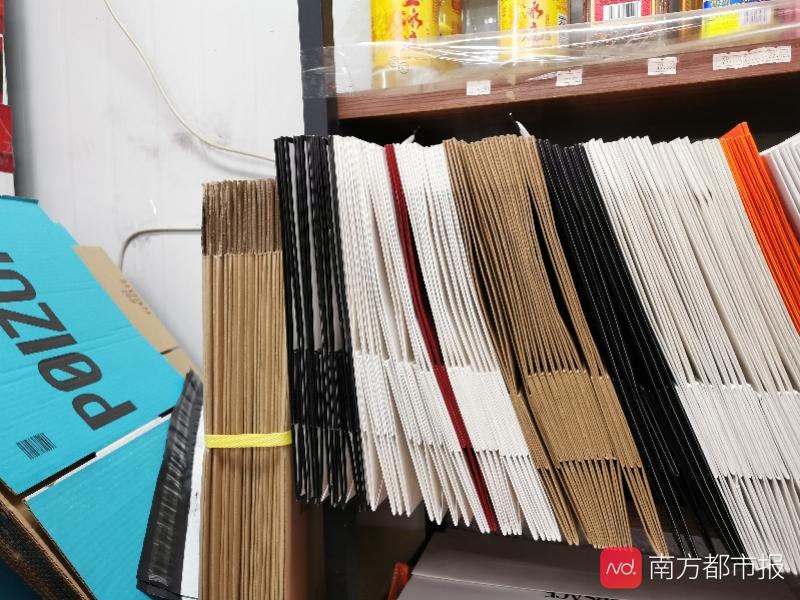 暗访假鞋鬼市,暗访30元假鞋鬼市