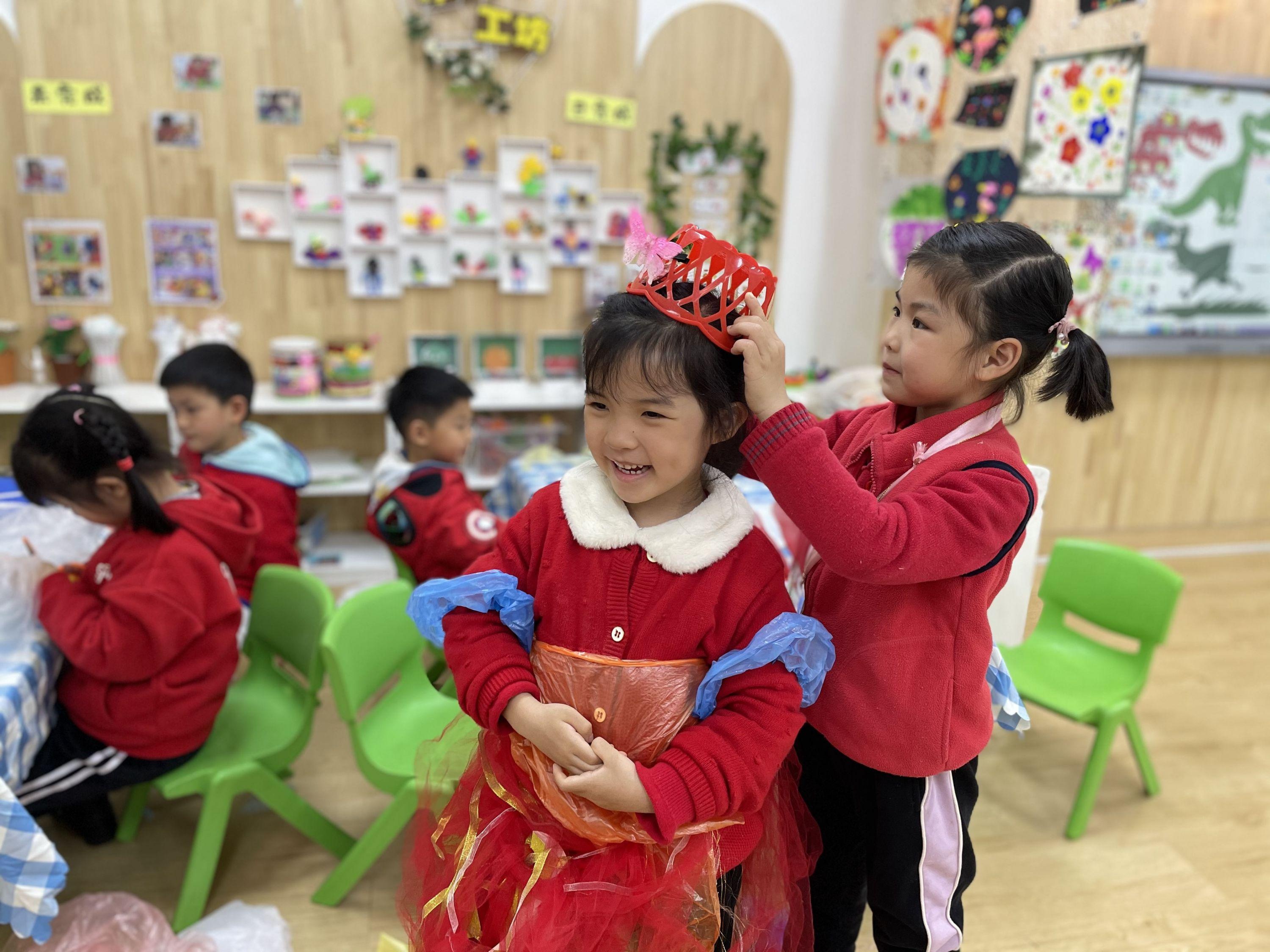 幼儿园环保时装秀女孩做法,环保时装秀幼儿园公主裙