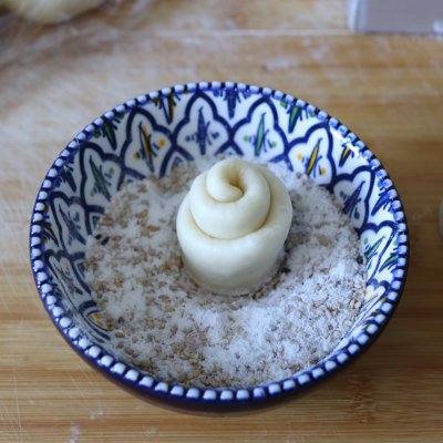 3分钟制作蜂蜜小面包香甜酥软,脆脆底蜂蜜小面包