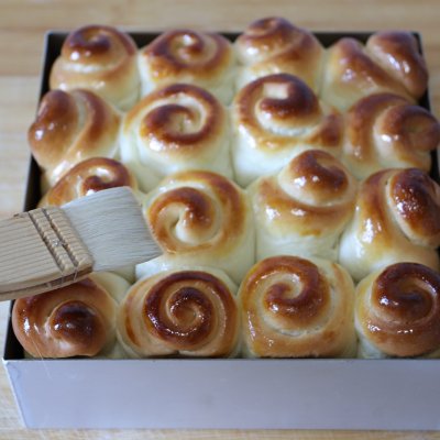 3分钟制作蜂蜜小面包香甜酥软,脆脆底蜂蜜小面包