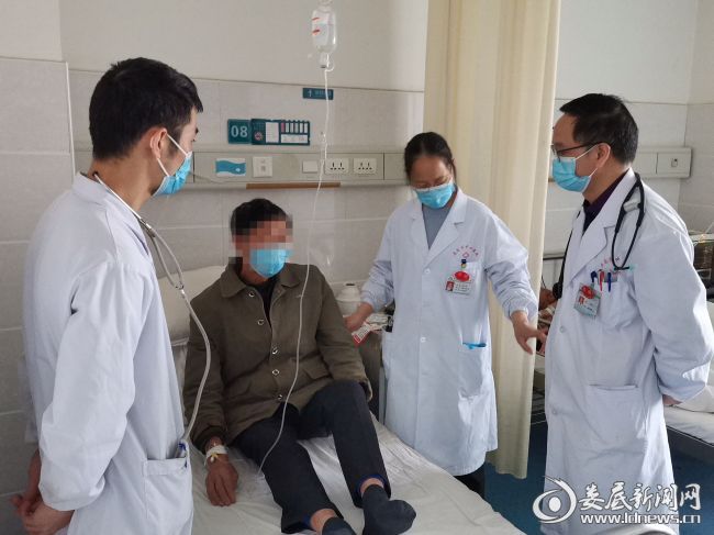 六旬老人喉咙被切除后续,老人气管被痰堵住医院说要切气管