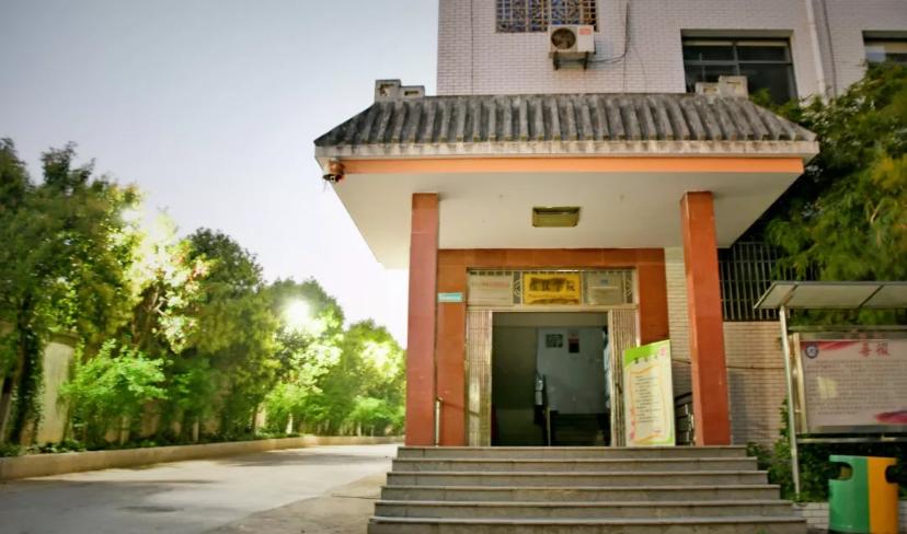 中国入殓师：被问工作就说是民政部门，摸着尸体像冰啤，化妆时逝者眼睛突然睁开