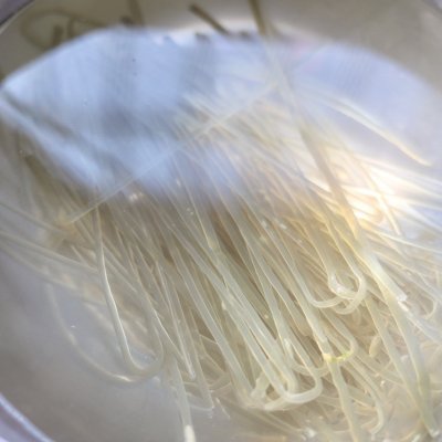 凉拌酸辣粉的做法,韩式减肥小菜