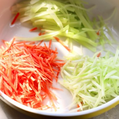 凉拌酸辣粉的做法,韩式减肥小菜