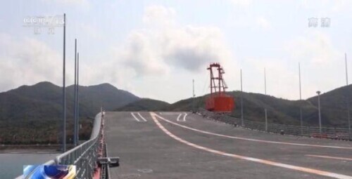 海上巨无霸航母视频,印度首艘国产航母战斗力如何