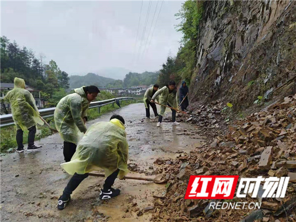 村级党员为群众办实事,农村党员干部为群众办实事