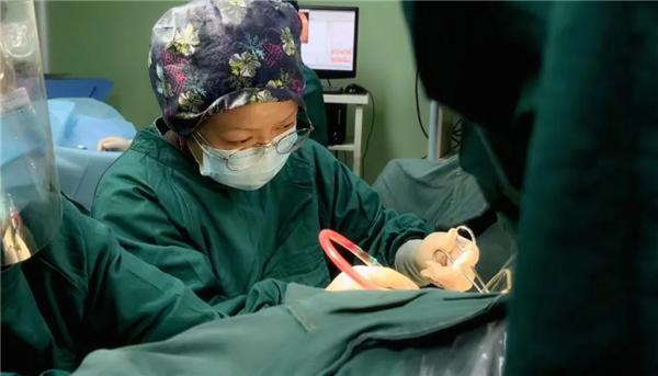 盆腔巨大包块手术风险大吗,盆腔长了巨大包块会不会死