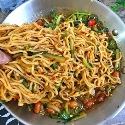 老坛酸菜牛肉面泡面的神仙吃法,方便面的神仙吃法只用泡面调料