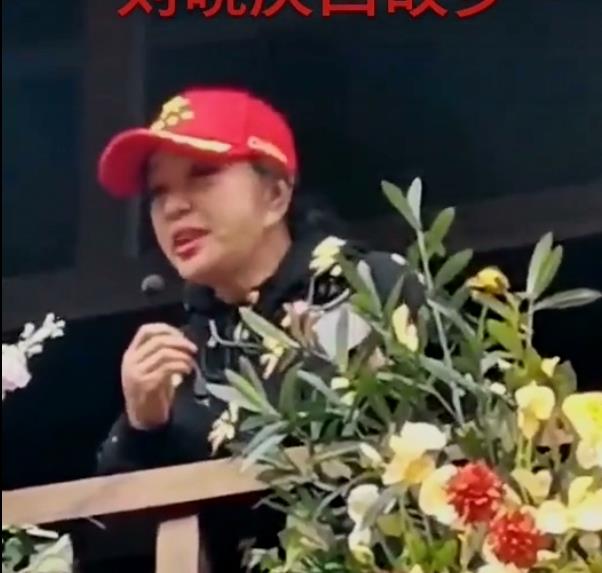 刘晓庆面容苍老遮脸,71岁刘晓庆素颜照片图文