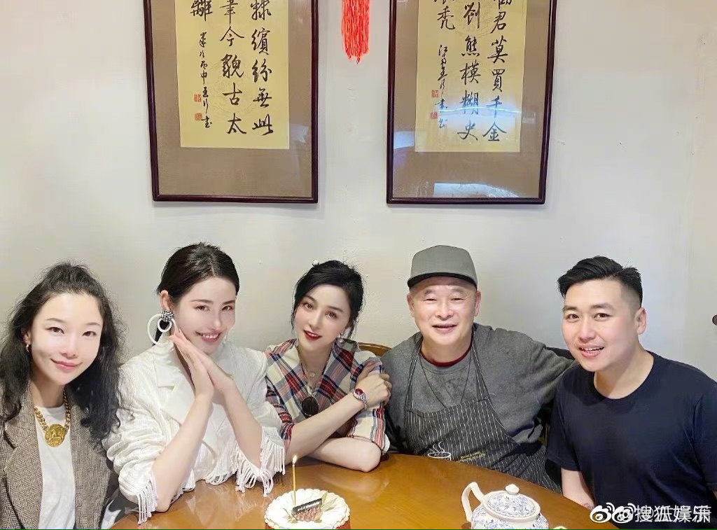 范冰冰惊艳的拍照,范冰冰晒自拍露出无名指戒指