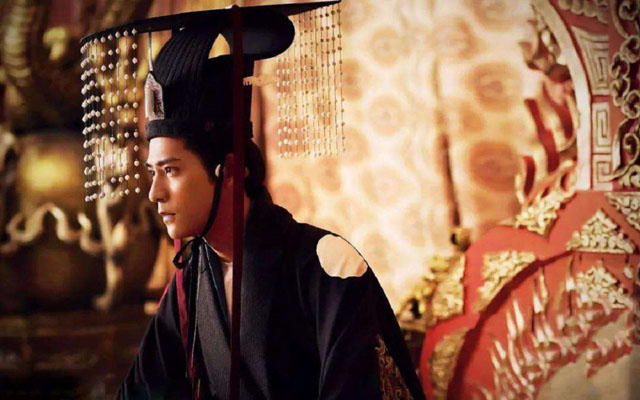 以为来了只菜鸟,结果他把所有人都灭了