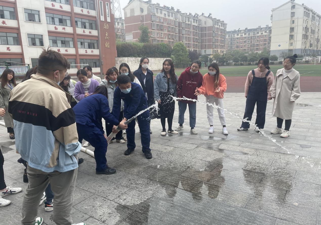 社区灭火器使用实战演练方案,灭火器和消防栓演练培训