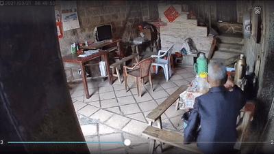 孙女和爷爷感动视频,孙女拍下95岁爷爷的一天