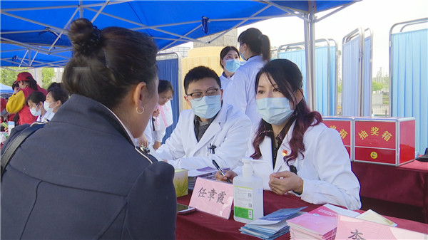 四川大学华西广安医院开展“关爱生命科学防癌”大型义诊活动