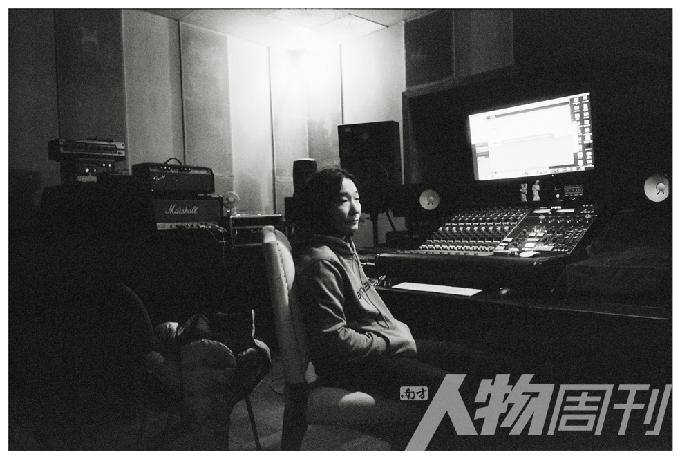 专访万能青年旅店，时代症候里的突围|封面人物