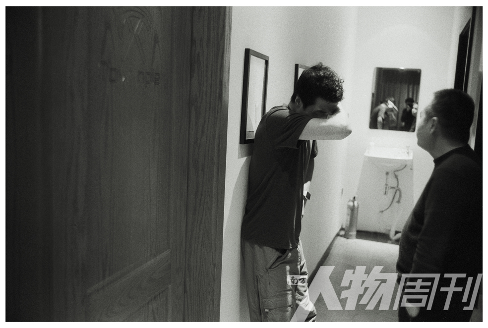 专访万能青年旅店，时代症候里的突围|封面人物