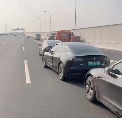 为什么特斯拉不推送最新更新,交警回应特斯拉不允许上高速