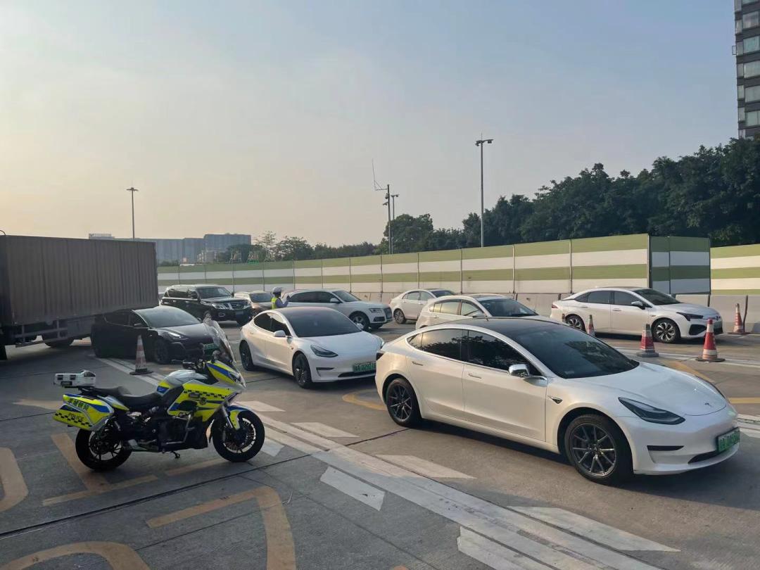 为什么特斯拉不推送最新更新,交警回应特斯拉不允许上高速