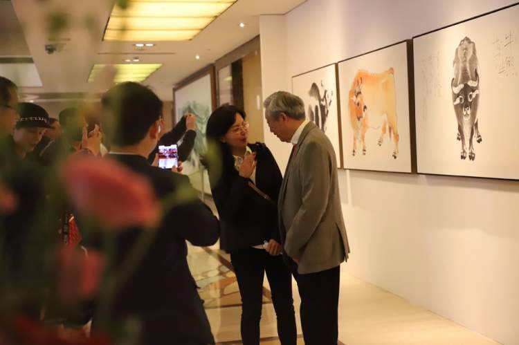 一家开业30年的宾馆为何要同时举办两场美术馆级别大展?