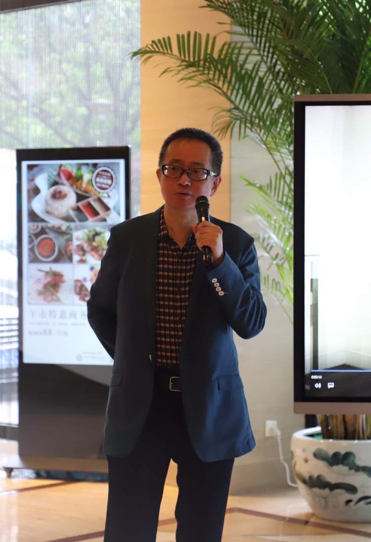 一家开业30年的宾馆为何要同时举办两场美术馆级别大展?