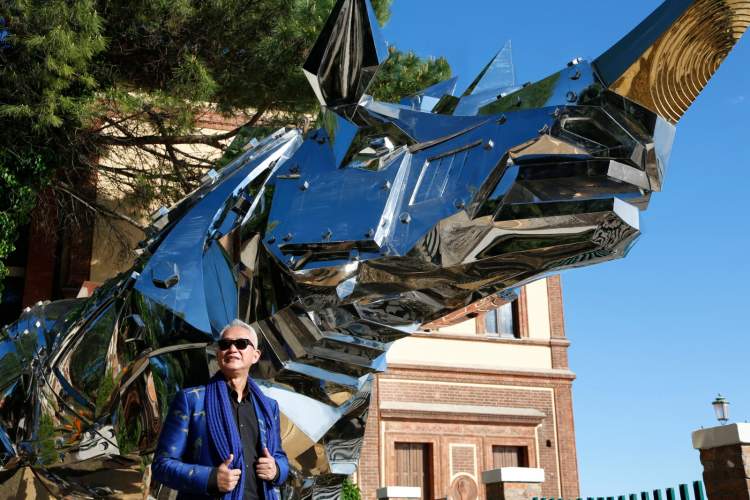 一家开业30年的宾馆为何要同时举办两场美术馆级别大展?