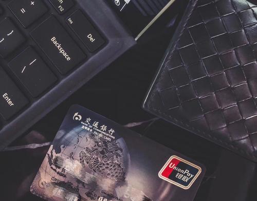 粉丝效应逆天，交行王一博主题信用卡单日申请20万张，监管警示明星代言风险