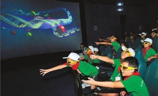 不是每个街头4D影院都会喷水