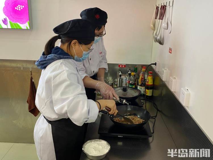 妈妈的味道!这所大学设公益厨房,学生下厨亲手做家乡菜