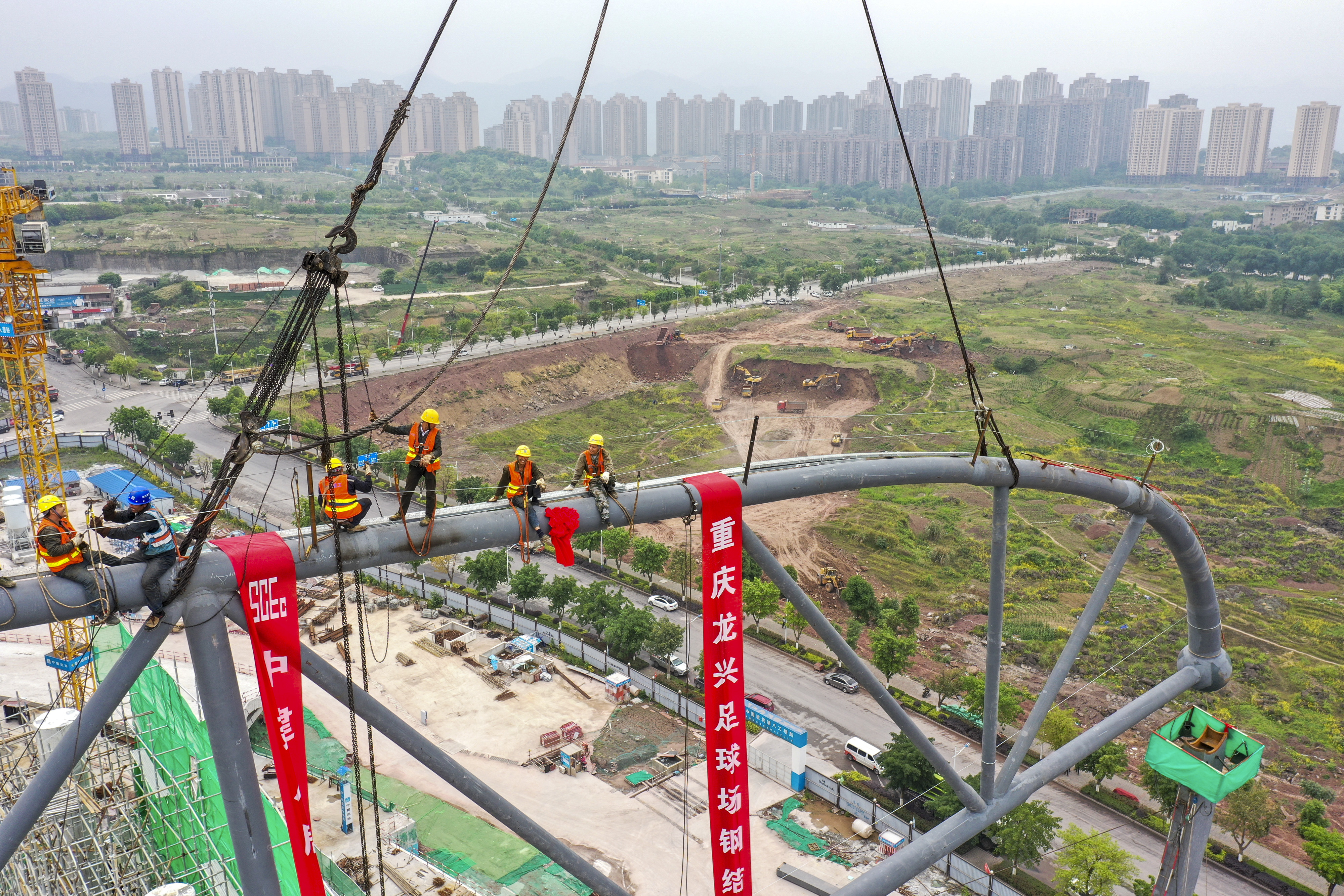 重庆龙兴足球场最新进度,重庆龙兴足球场钢结构施工