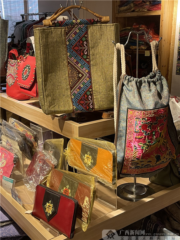 壮锦服饰,特色壮锦服饰视频