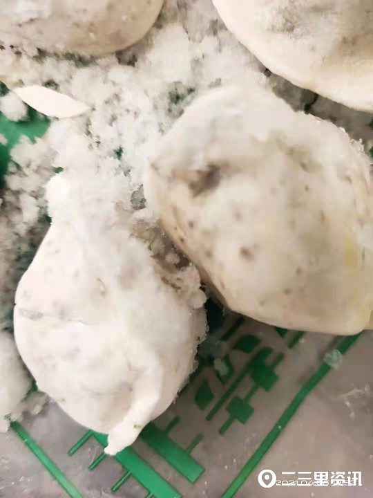 「小里帮忙」在永辉超市买了速冻水饺，下锅却发现有霉斑