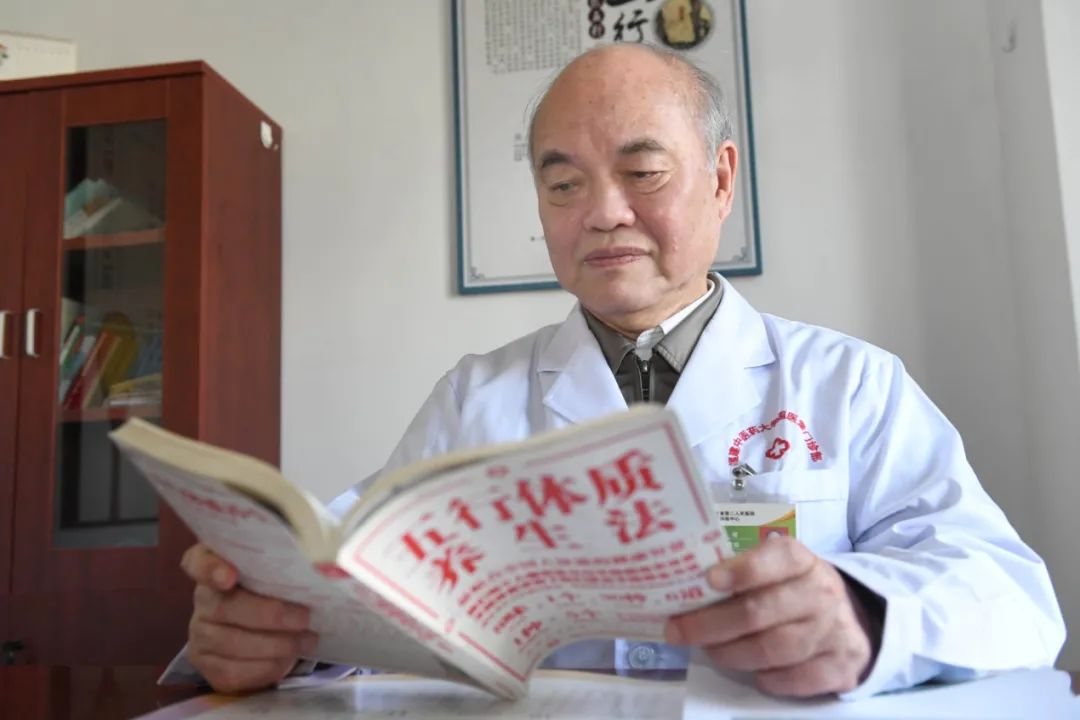 从医20年他恪守医者仁心,从医二十年的医生