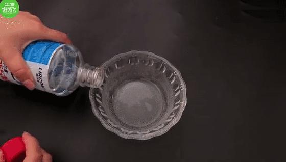 冰箱胶条发霉用小苏打,冰箱的胶条发霉难清洗教你一绝招