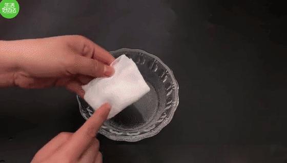 冰箱胶条发霉用小苏打,冰箱的胶条发霉难清洗教你一绝招