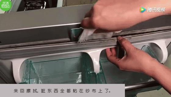 冰箱胶条发霉用小苏打,冰箱的胶条发霉难清洗教你一绝招