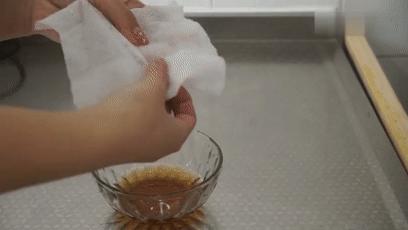 冰箱胶条发霉用小苏打,冰箱的胶条发霉难清洗教你一绝招