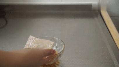 冰箱胶条发霉用小苏打,冰箱的胶条发霉难清洗教你一绝招