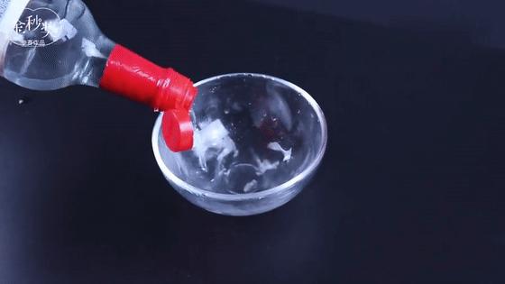 冰箱胶条发霉用小苏打,冰箱的胶条发霉难清洗教你一绝招