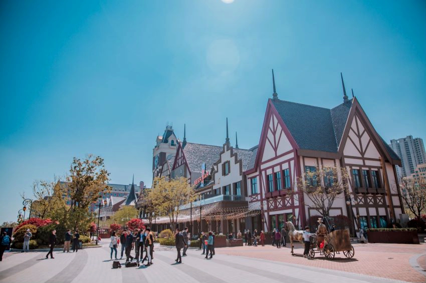 开街两天“收割”百万流量!这条酒吧街点亮岛城夜经济