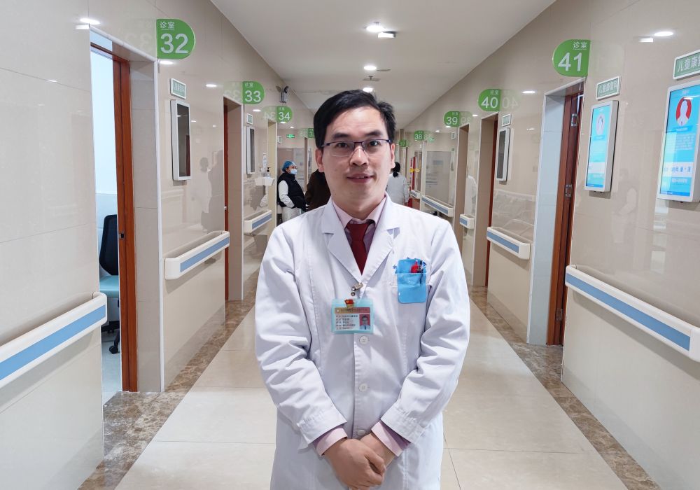 医生四毛钱治好男童,医生仅用四毛钱治好白血病