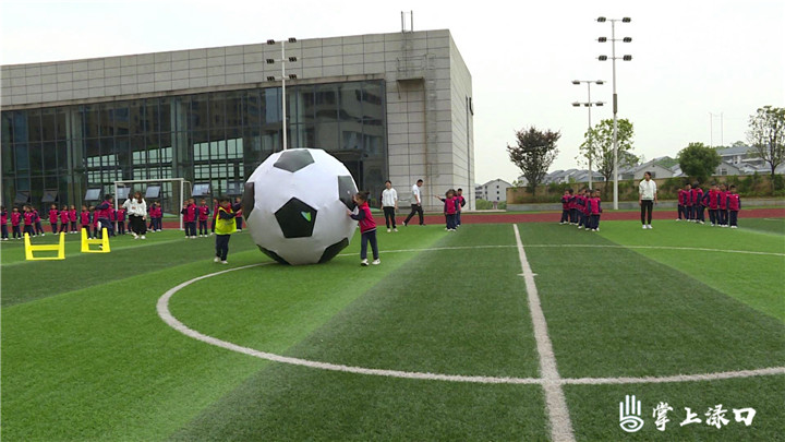 障碍跑表演小学生,障碍跑大课间