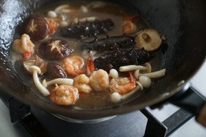 海参鲍鱼菇捞饭,菌菇海参捞饭