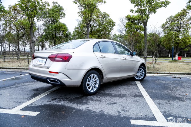 10万以内帝豪新能源纯电动车,2021款吉利帝豪up上路测试