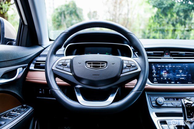 10万以内帝豪新能源纯电动车,2021款吉利帝豪up上路测试