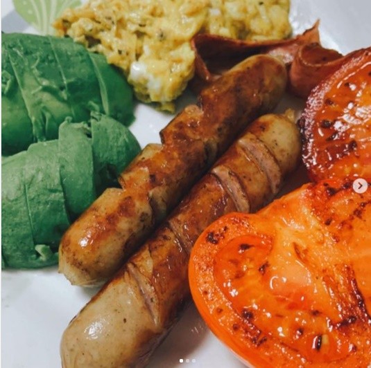 女星吃香肠被烧伤,女星炸香肠二级烧伤