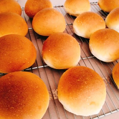 面包面团发酵过度怎么补救,已经发酵好的面团太硬怎么补救