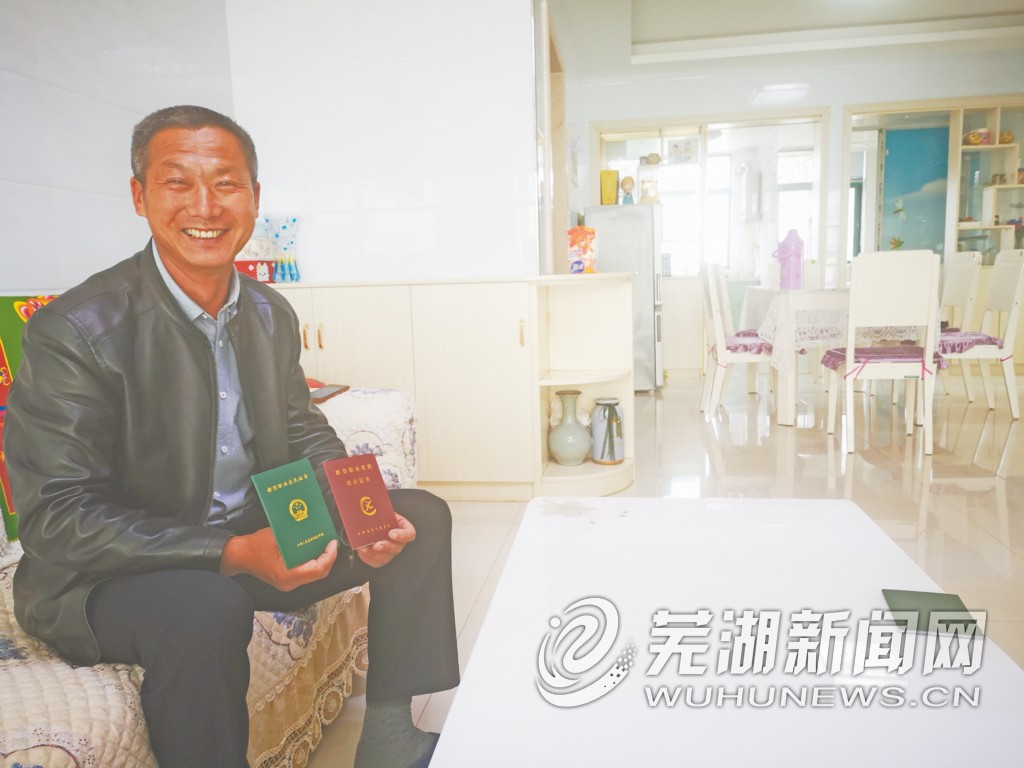 退捕后他养鸡养鱼种水稻日子更红火