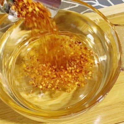 凉面麦香劲道清凉爽口怎么泡着吃,天热了做凉面吃酸甜爽口回味无穷